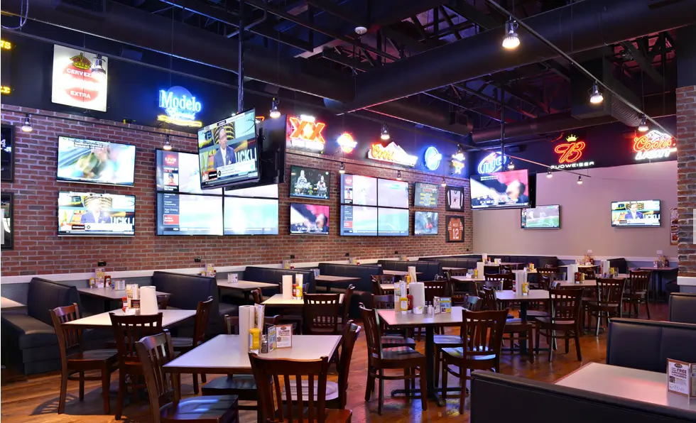 Pluckers-Interior-006 (1)